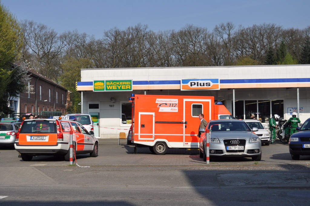 Messerstecherei Koeln Duennwald Berlinerstr P04.JPG